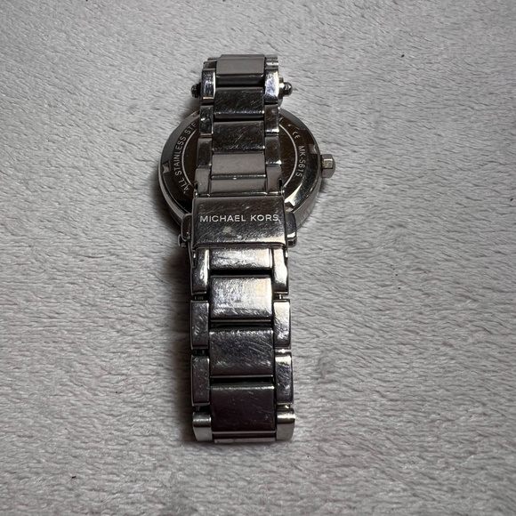 Michael Kors Mk5615 Ladies Silver Stainless Steel Watch with Crystals - Picture 4 of 16